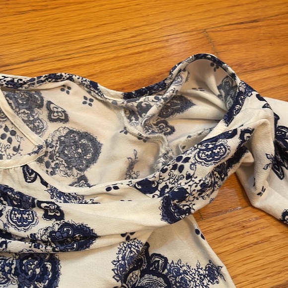 Forever21 Blue and White Abstract Print Open/Cold Shoulder Flowy Keyhole Dress - Picture 8 of 11